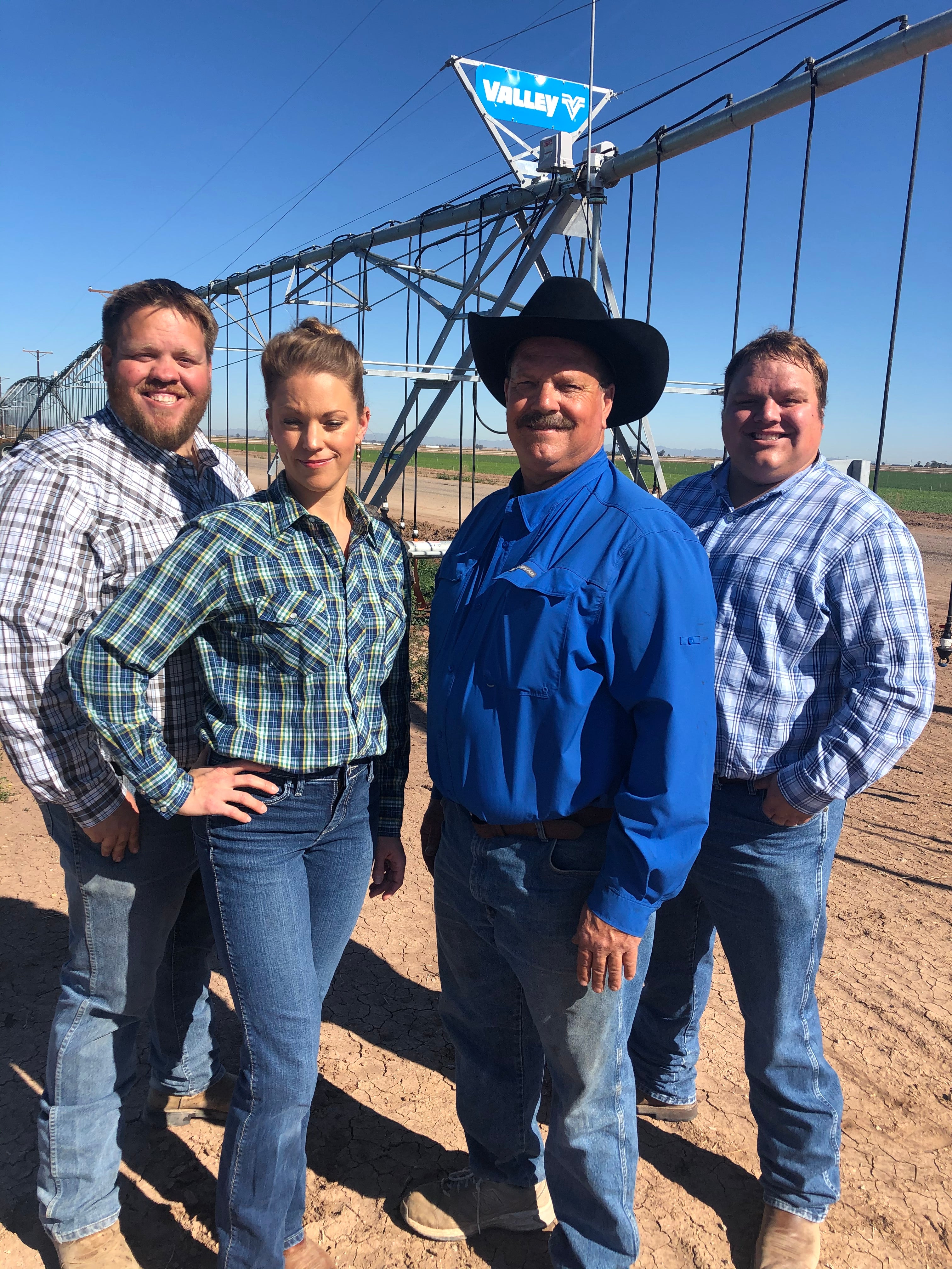 Hay Kings: Farming in a Desert